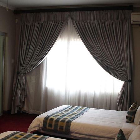 Triple Palms Bed And Breakfast Gaborone Exteriör bild