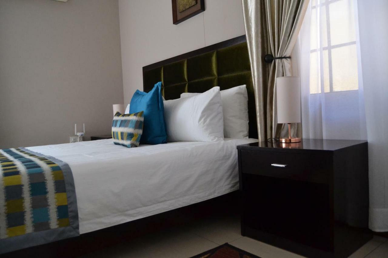 Triple Palms Bed And Breakfast Gaborone Exteriör bild