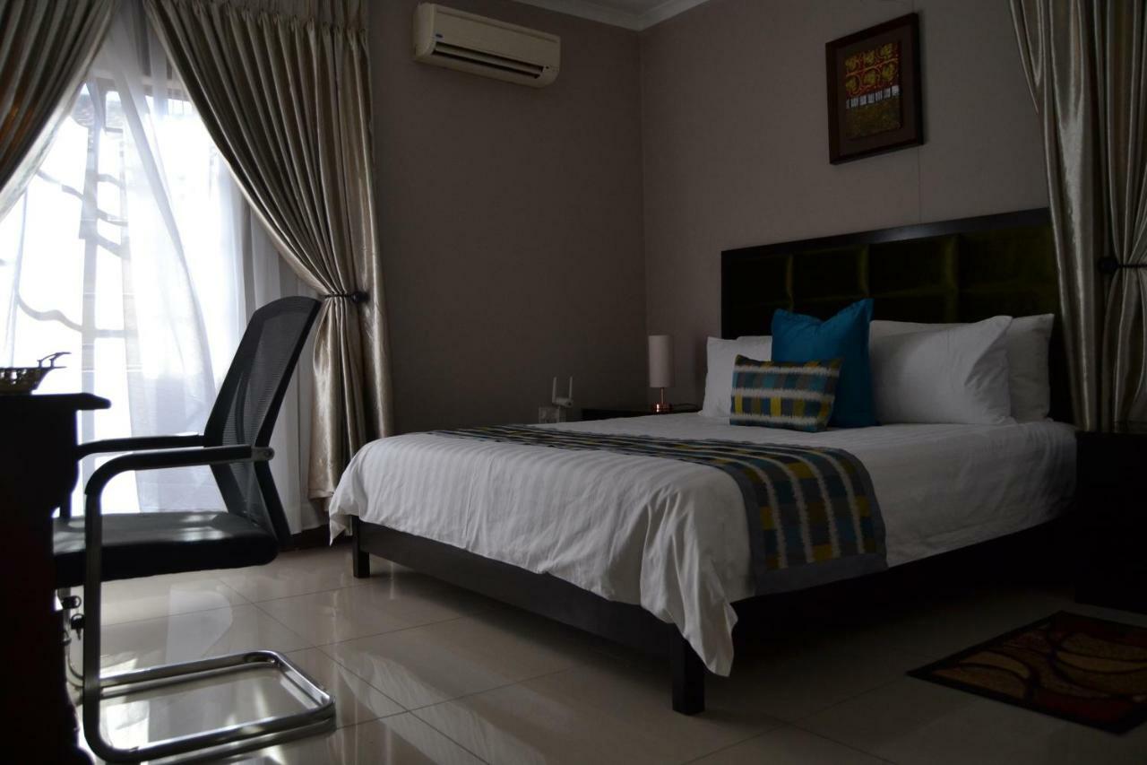Triple Palms Bed And Breakfast Gaborone Exteriör bild