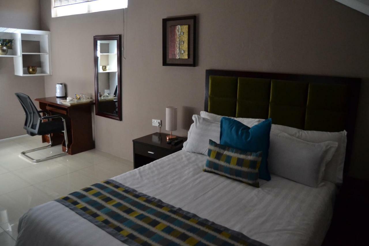 Triple Palms Bed And Breakfast Gaborone Exteriör bild