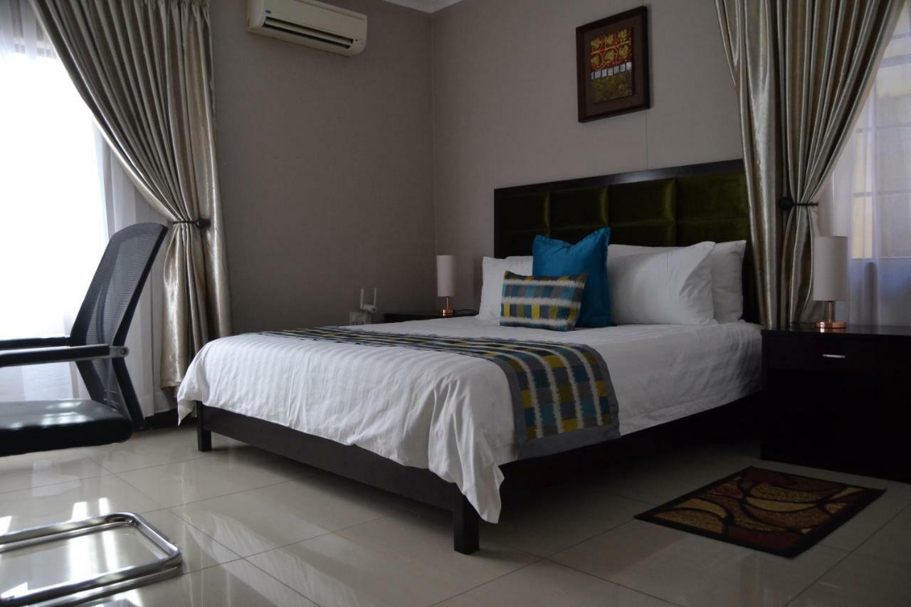 Triple Palms Bed And Breakfast Gaborone Exteriör bild