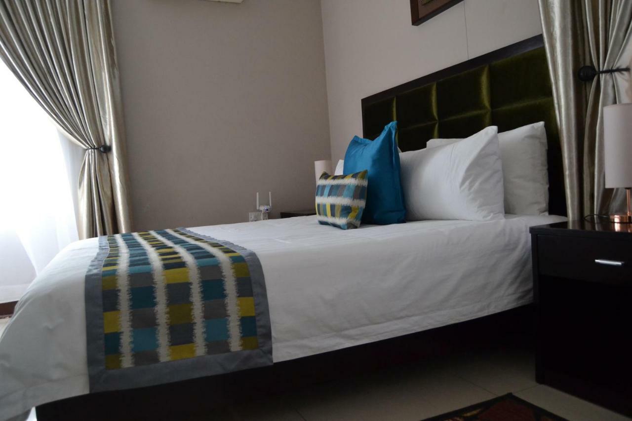 Triple Palms Bed And Breakfast Gaborone Exteriör bild