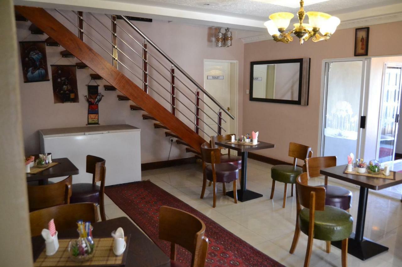 Triple Palms Bed And Breakfast Gaborone Exteriör bild