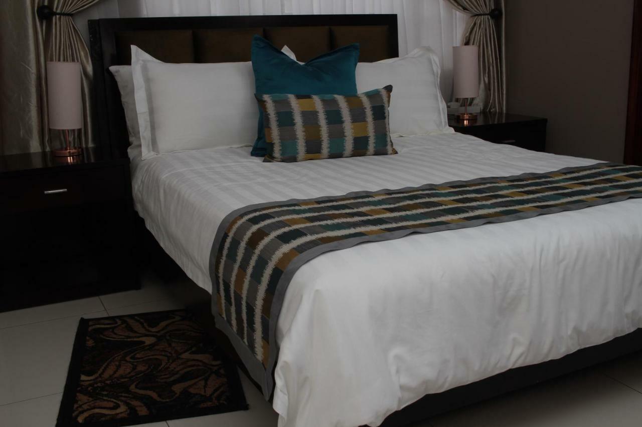 Triple Palms Bed And Breakfast Gaborone Exteriör bild