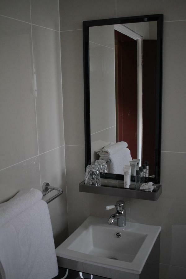 Triple Palms Bed And Breakfast Gaborone Exteriör bild