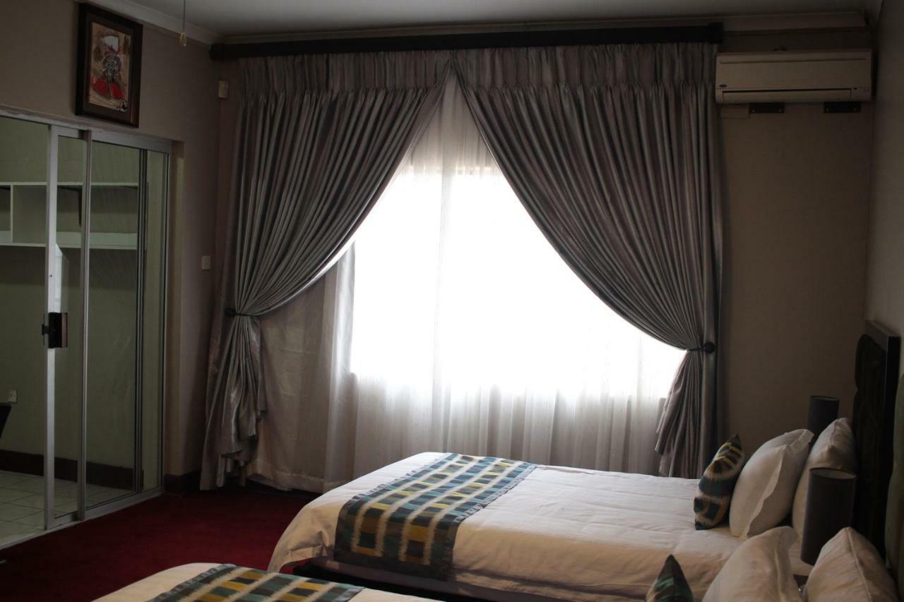 Triple Palms Bed And Breakfast Gaborone Exteriör bild
