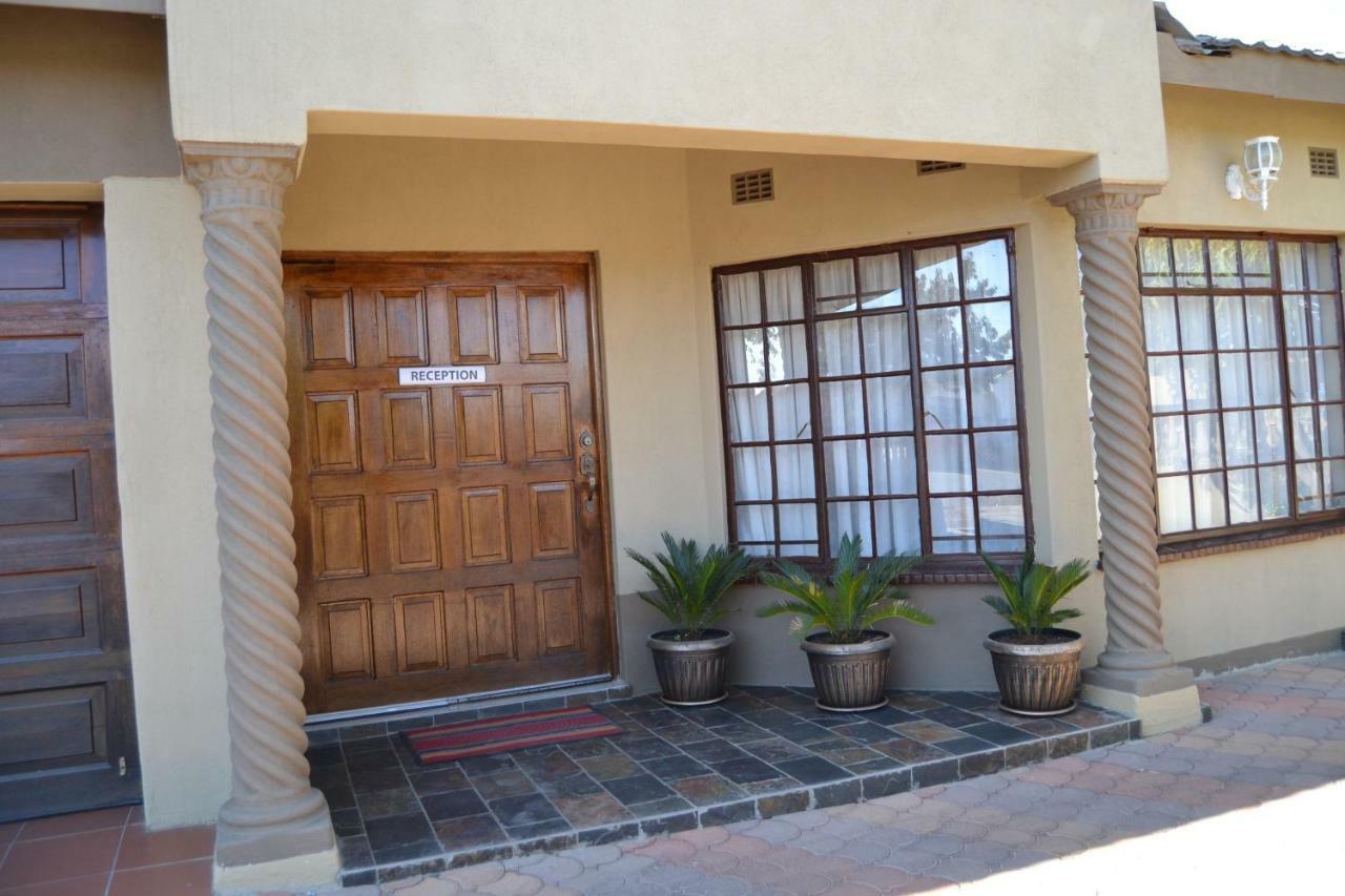 Triple Palms Bed And Breakfast Gaborone Exteriör bild
