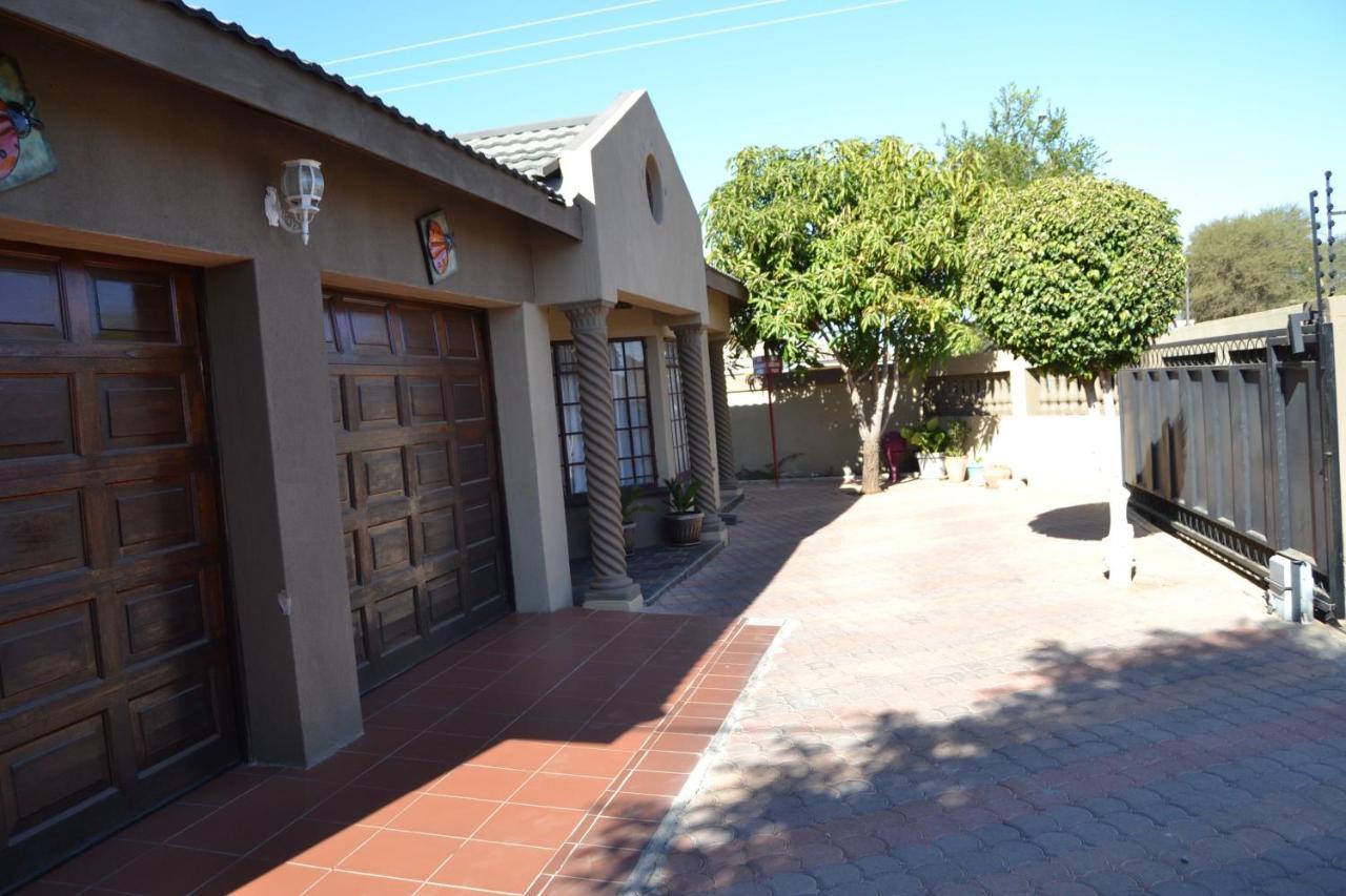 Triple Palms Bed And Breakfast Gaborone Exteriör bild